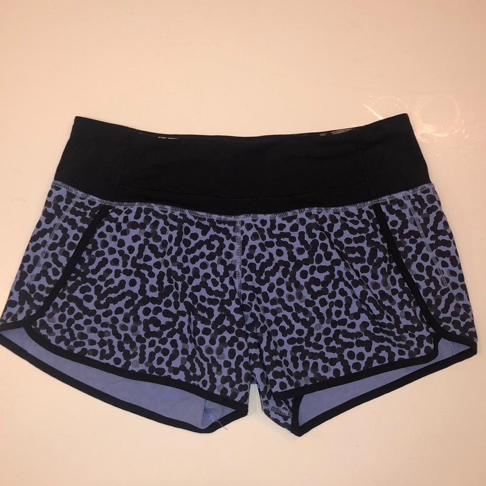 Size 6 lululemon shorts